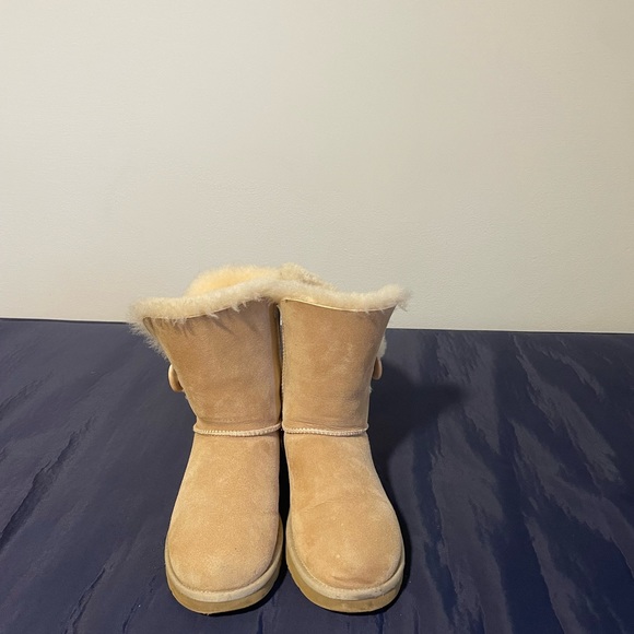 Ugg “Bailey Button II” in Cream - Picture 2 of 5